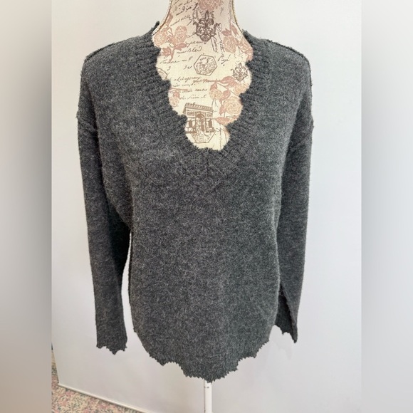 MAGASCHONI Gray V-Neck shark bite trim Sweater size S - Picture 8 of 12